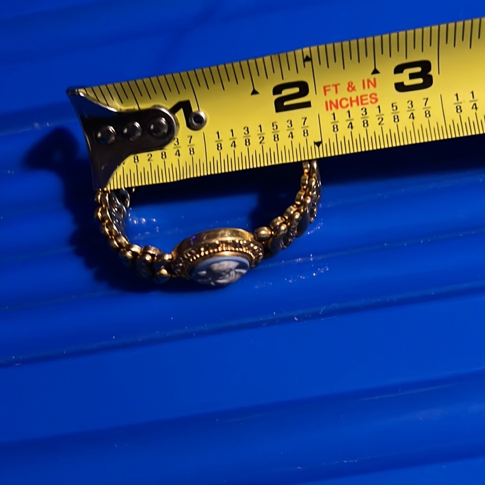 Vintage “American Queen” Pitman & Keel Goldtone & Blue cameo expansion bracelet - Picture 14 of 16